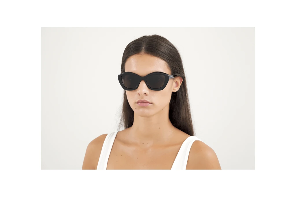 Widok z przodu Saint Laurent SL 68 (001)