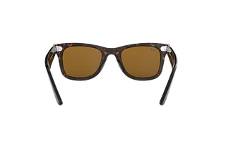 Widok z tyłu Ray-Ban WAYFARER (RB2140 - 902/57)
